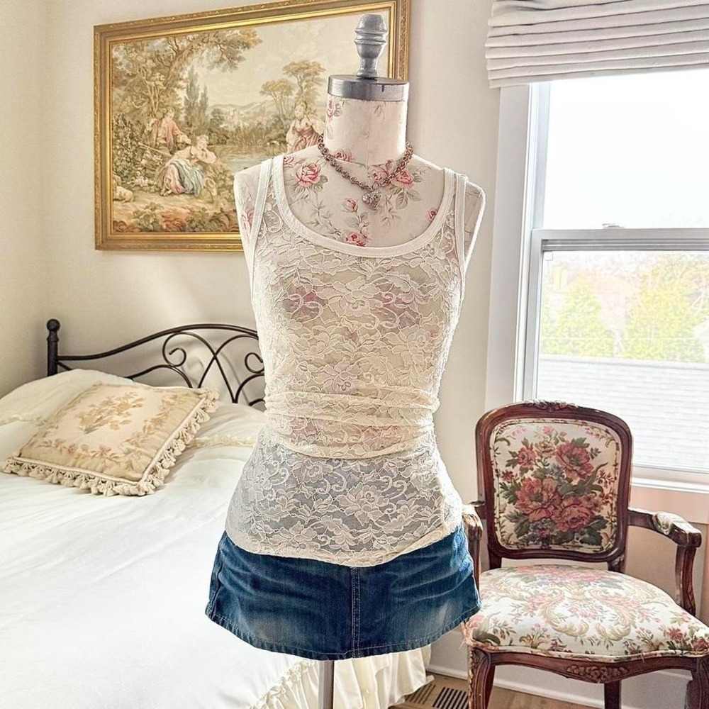 ivory lace going out top‎ Charlotte Russe size medium Y2K